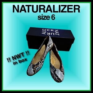 *NWT/ box ! snakeskin NATURALIZER super comfy FLATS* size 6